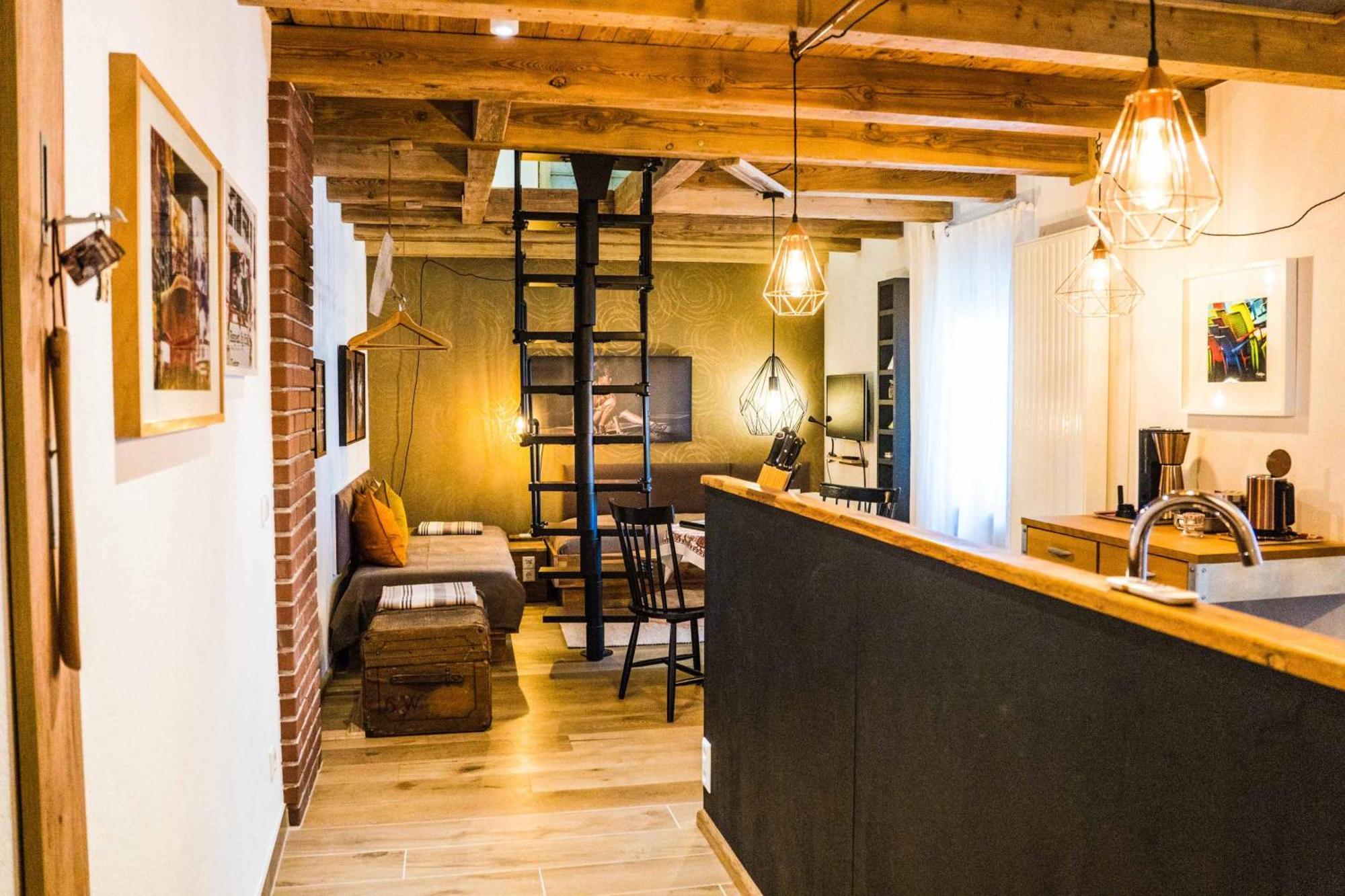 Apartment Besighomes Tiny House